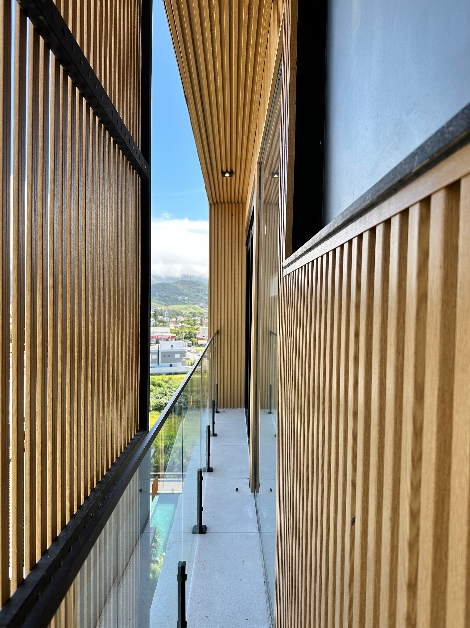 Aplicação técnica de ripado em arquitetura contemporânea